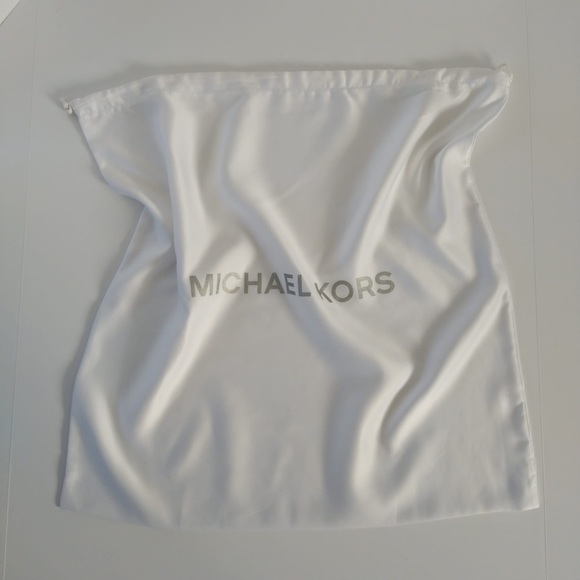 MICHAEL MICHAEL KORS
Large Vanilla Logo Printed Tote Bag - Picture 2 of 16